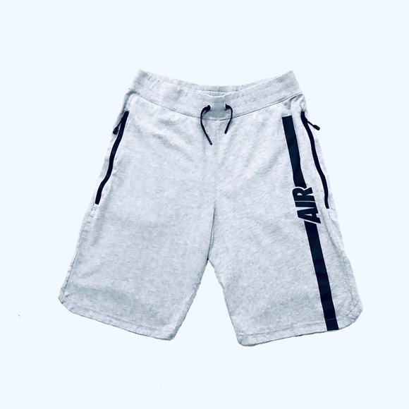 nike shorts with zip pockets mens